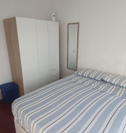 Habitacion Pequena Con Balcon Appartement Comarca de Comarca de Vigo Buitenkant foto