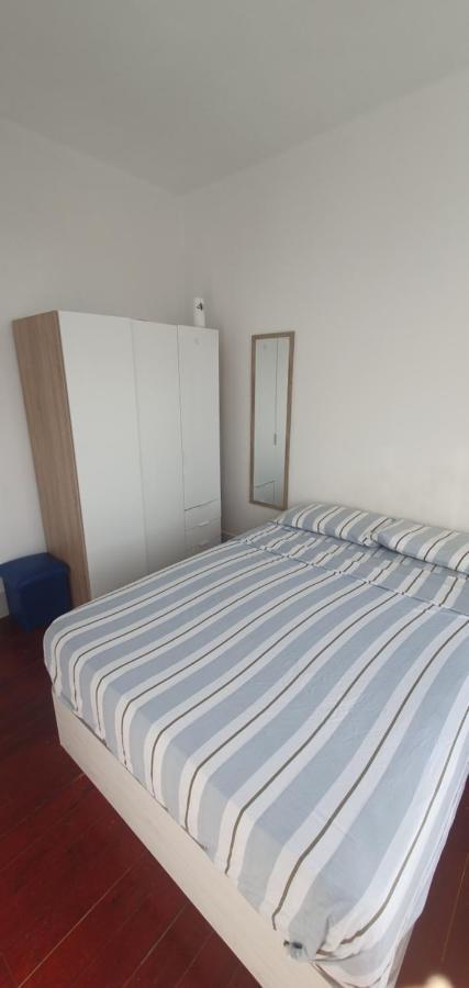 Habitacion Pequena Con Balcon Appartement Comarca de Comarca de Vigo Buitenkant foto